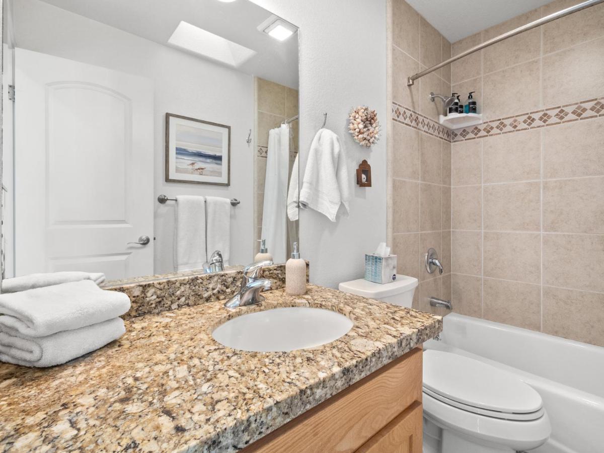 Pacific Paradise - Near The W Ac, Garage, Fast Wifi & Private Patio!